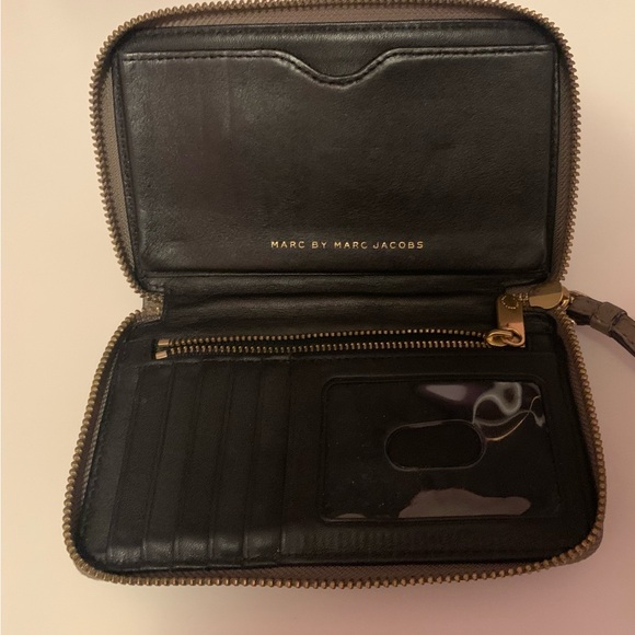 Marc Jacobs Wristlet/Wallet in Taupe - Picture 3 of 3